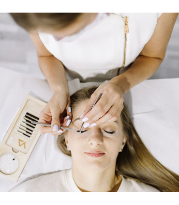 Schulungen 1. STUFE BASISKURS - Wimpernverlängerung 1:1 für Anfänger