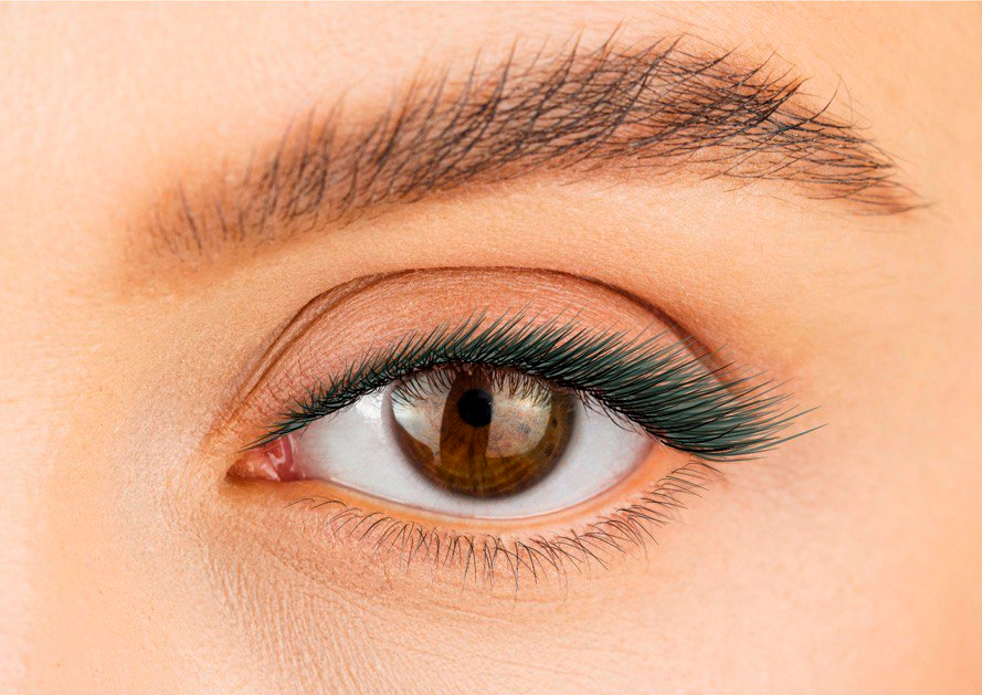 Simple colored eyeliner effect