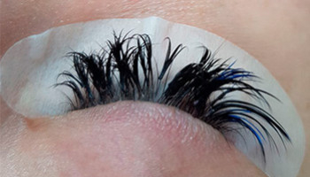 Verklebungen bei der Wimpernverlängerung: kein Fehler, sondern ein Anlass zur Weiterbildung